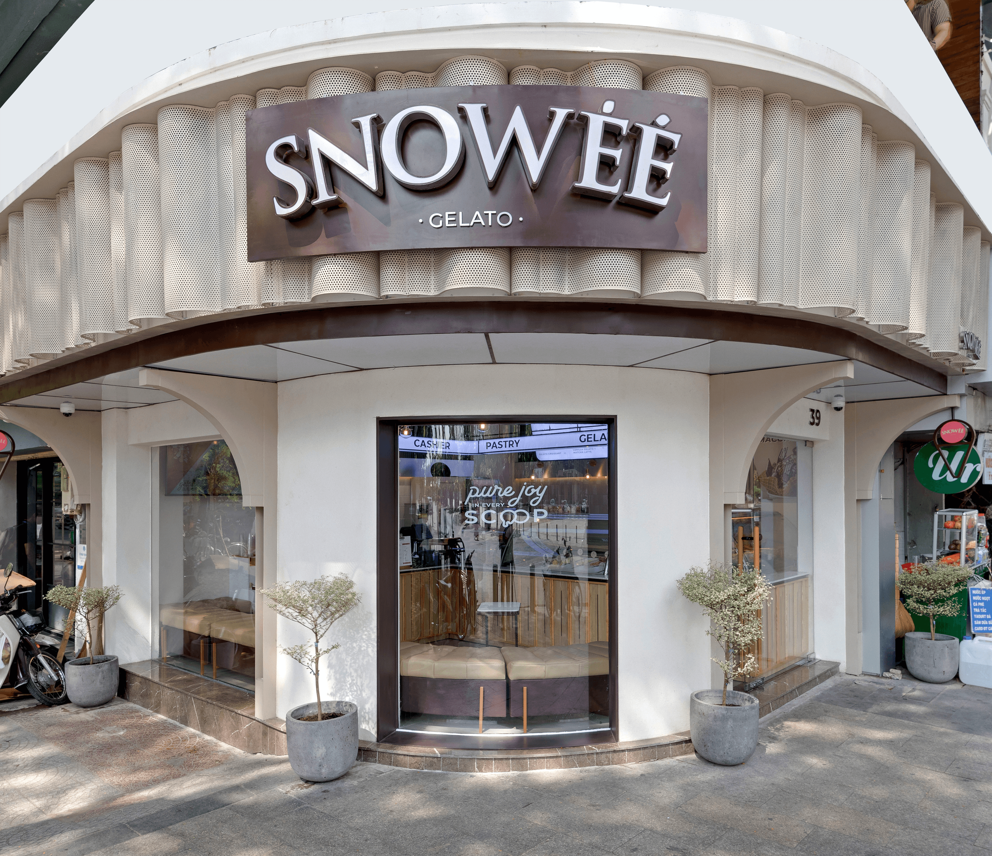 SNOWEE