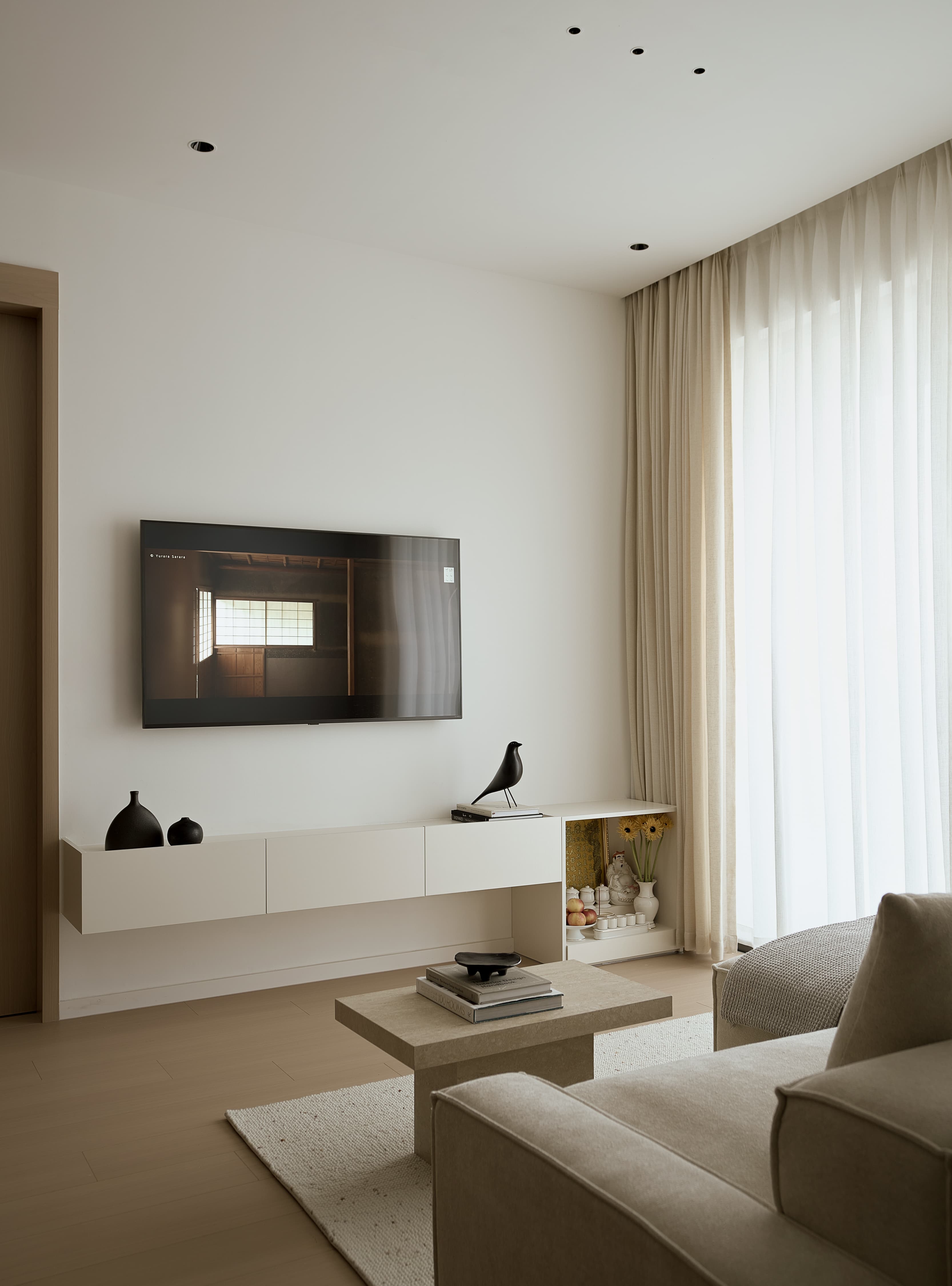 T HOUSE